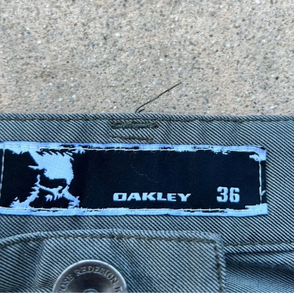 Oakley Men's Green Cargo Shorts Size 36